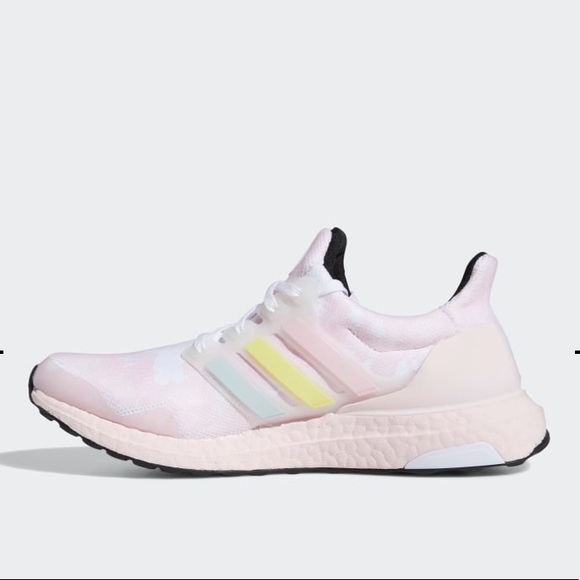 adidas UltraBOOST Pink Sky Tint RARE - Picture 4 of 8